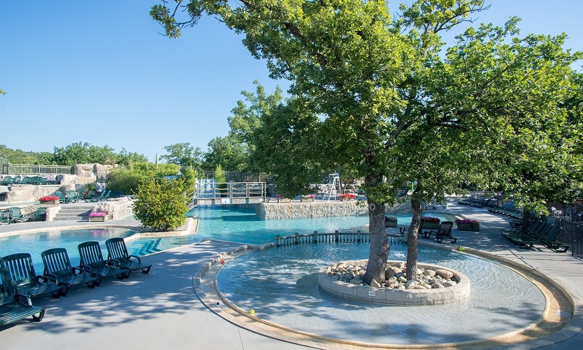 Camper en Ardèche : comment profiter des loisirs aquatiques ?