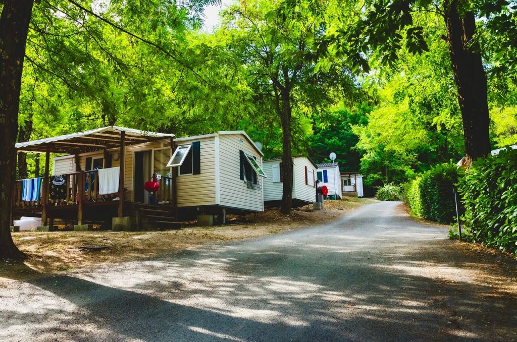 Camping avec piscine en Ardèche : comment choisir l’idéal ?